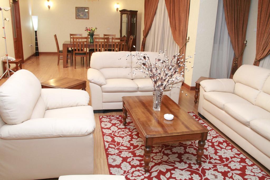 Solmile Family Guest House แอดดิสอาบาบา ภายนอก รูปภาพ