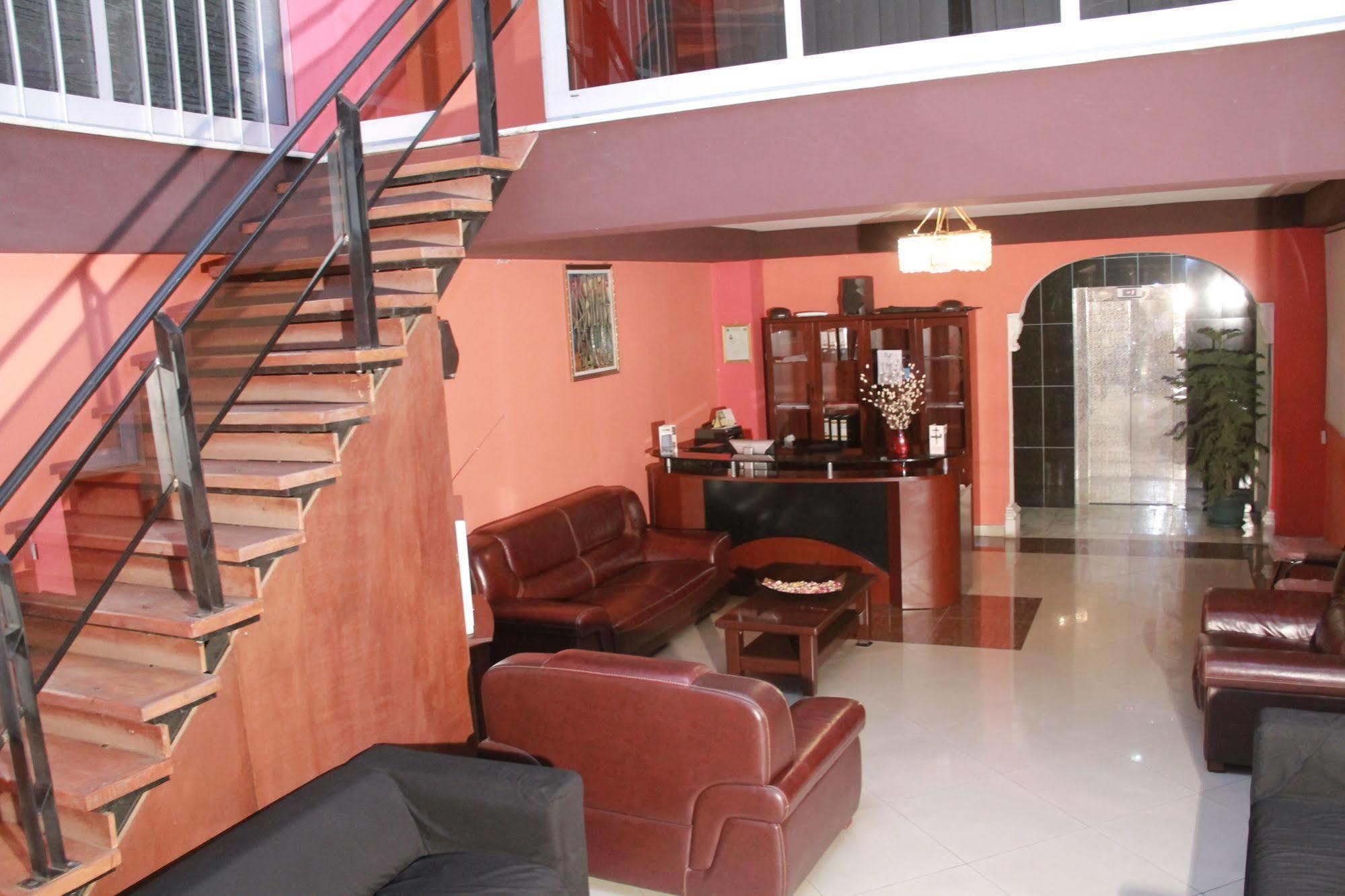 Solmile Family Guest House แอดดิสอาบาบา ภายนอก รูปภาพ