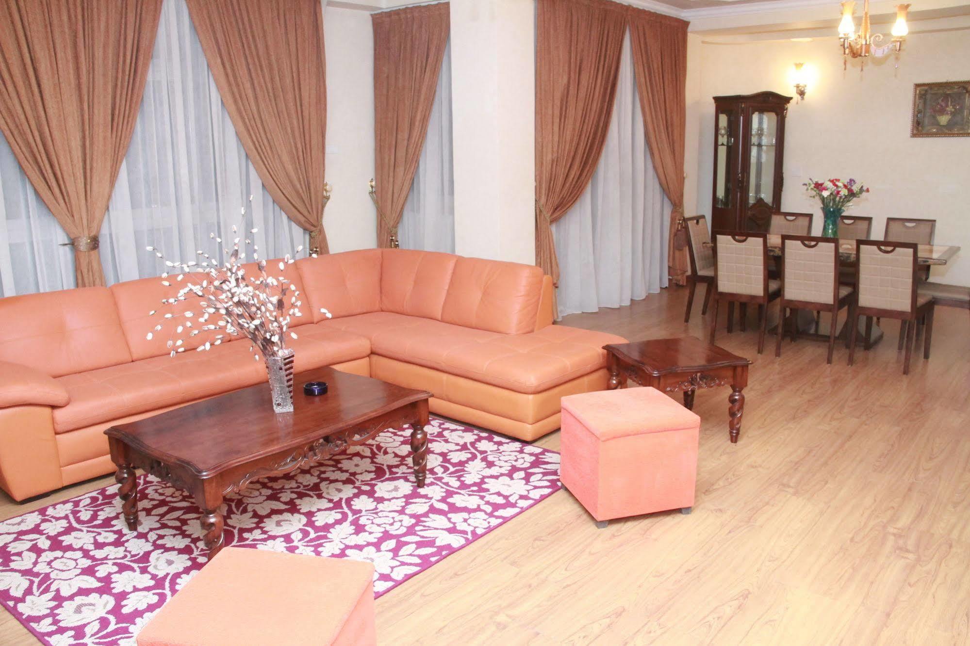 Solmile Family Guest House แอดดิสอาบาบา ภายนอก รูปภาพ