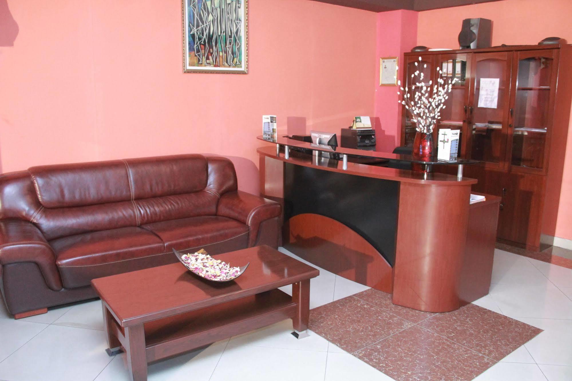 Solmile Family Guest House แอดดิสอาบาบา ภายนอก รูปภาพ