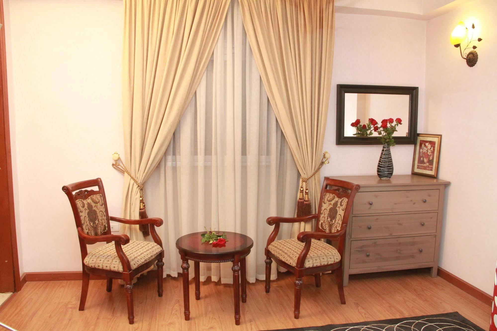 Solmile Family Guest House แอดดิสอาบาบา ภายนอก รูปภาพ